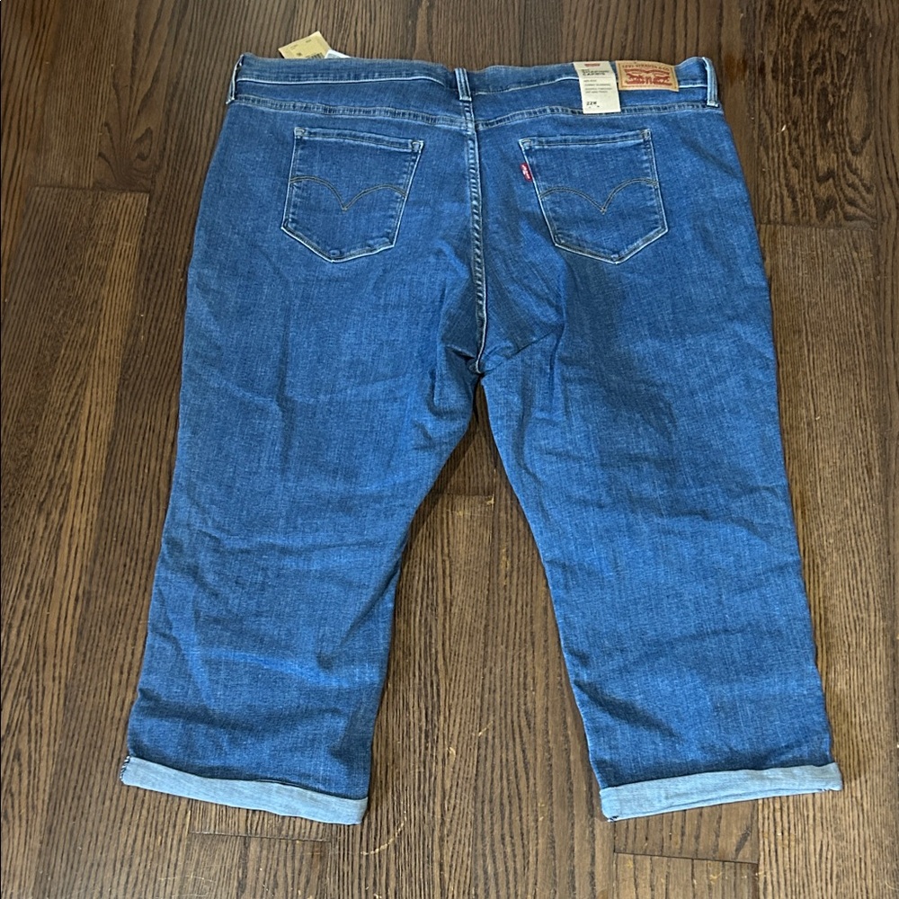 NWT Levi’s 311 shaping denim capri sculpt capri jean sz 22